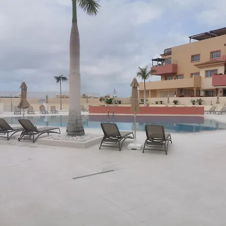 דירה Terrazas Del Duque Ii, Luxury Seaview Apartment, אדחה